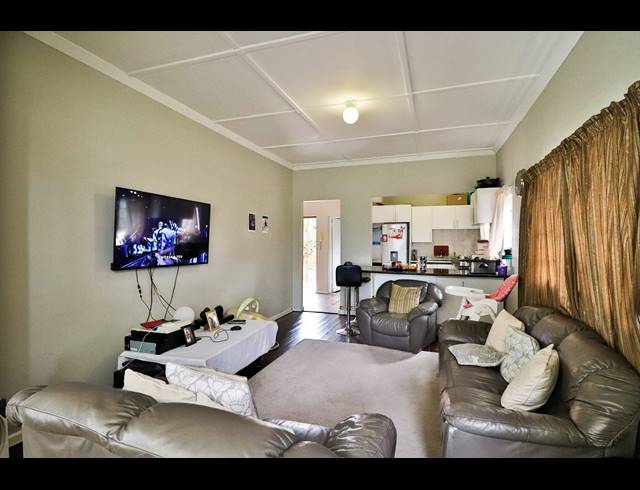 2 BEDROOM APARTMENT FOR SALE IN GQEBERHA CENTRAL